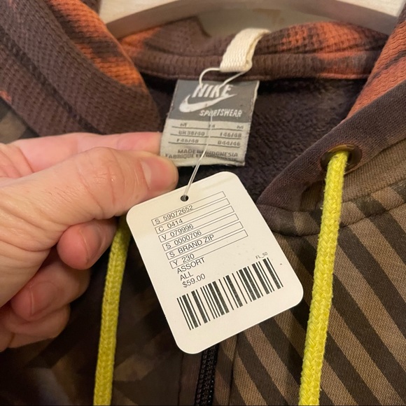 Nike Hoodie Medium Bleach Dye Upcycled Urban Renewal Spiral - Picture 5 of 13